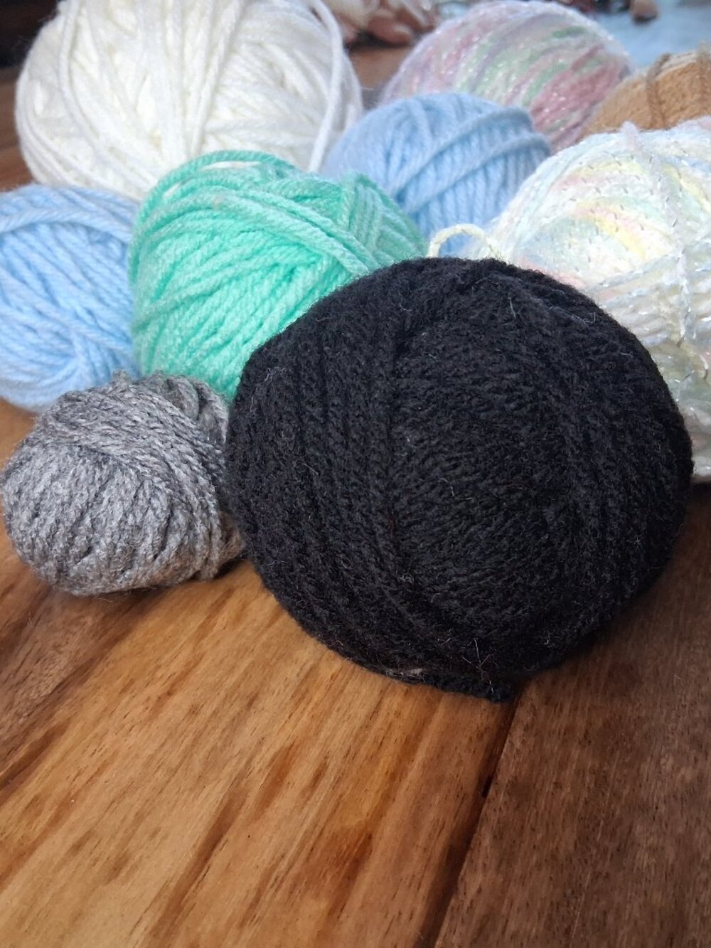 Assorted Yarn Lot 9 Balls Pastels Shimmer Neutrals Craft De-Stash - Picture 5 of 6